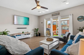 5 Min Walk to Beach, Sparkling Pool, Mins to Shops &outlet! 13